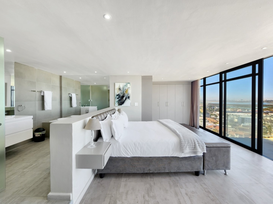 4 Bedroom Property for Sale in Waves Edge Western Cape